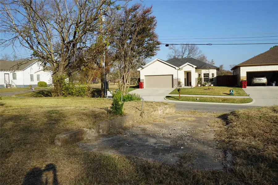 1227 Maple Street, Bonham, TX 75418 - Image #2