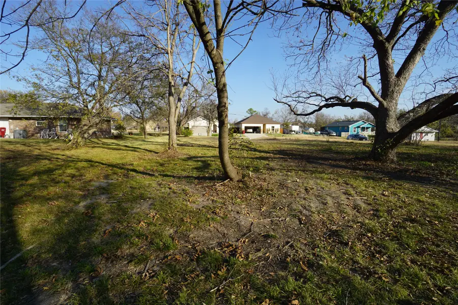 1227 Maple Street, Bonham, TX 75418 - Image #3