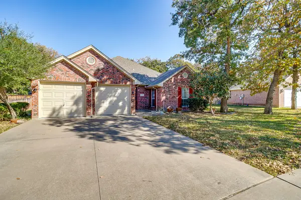 845 Royal Oak Lane, Burleson, TX 76028