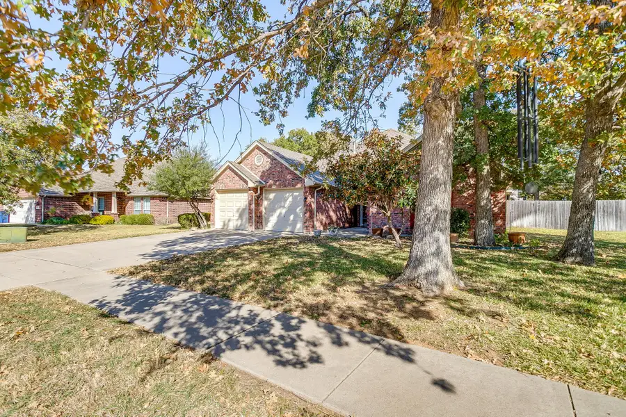 845 Royal Oak Lane, Burleson, TX 76028 - Image #3
