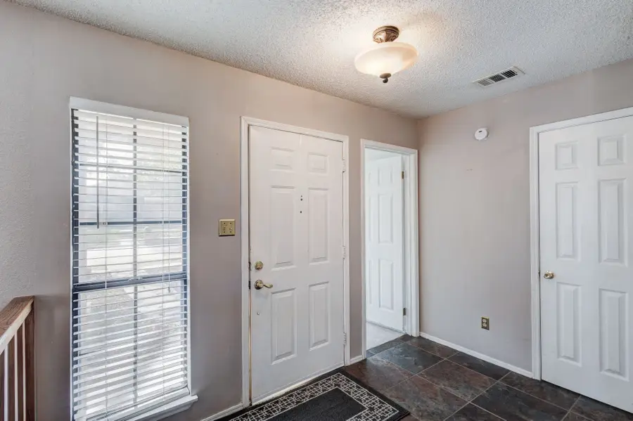 983 Acorn Drive, Lewisville, TX 75067 - Image #3