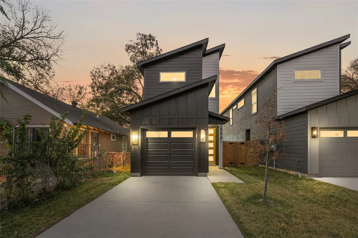 2331 Bethurum Avenue, Dallas, TX 75215 - Image #1