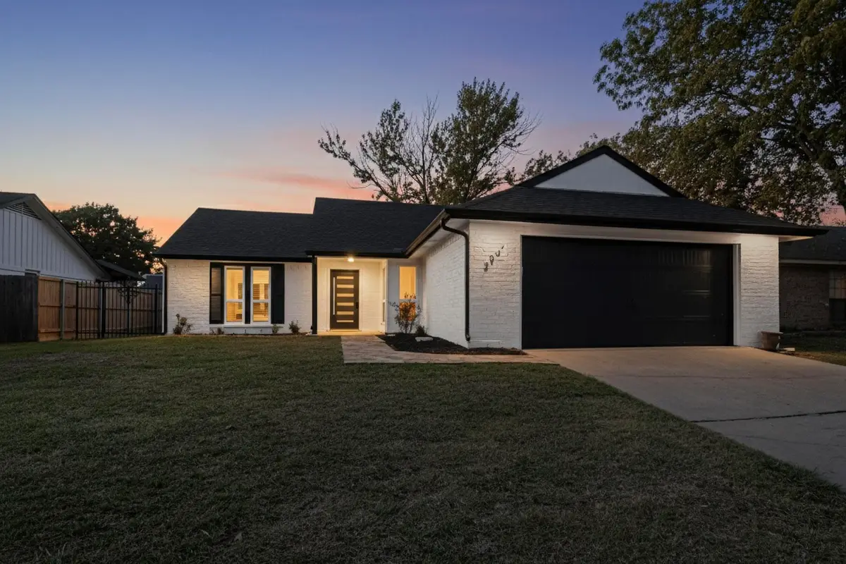 2909 Echo Drive, Grand Prairie, TX 75052 - Image #1