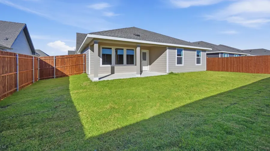 811 Tiger Lily Way, Pilot Point, TX 76258 - Image #2