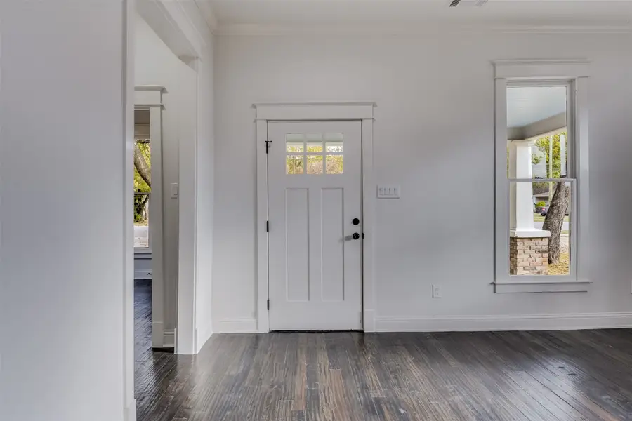 810 E Marvin Avenue, Waxahachie, TX 75165 - Image #2