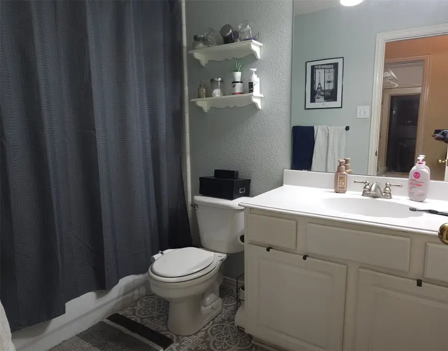 1711 Meadowview Drive, Corinth, TX 76210 - Image #3