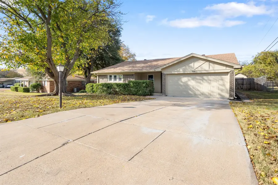 3858 Cartist Drive, Fort Worth, TX 76116 - Image #3