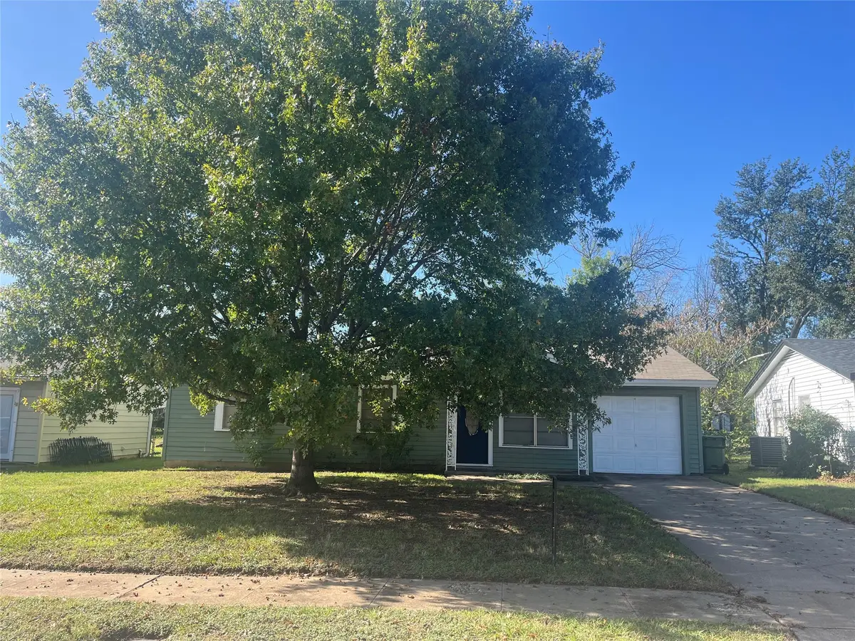 809 Milam Drive, Euless, TX 76039 - Image #1