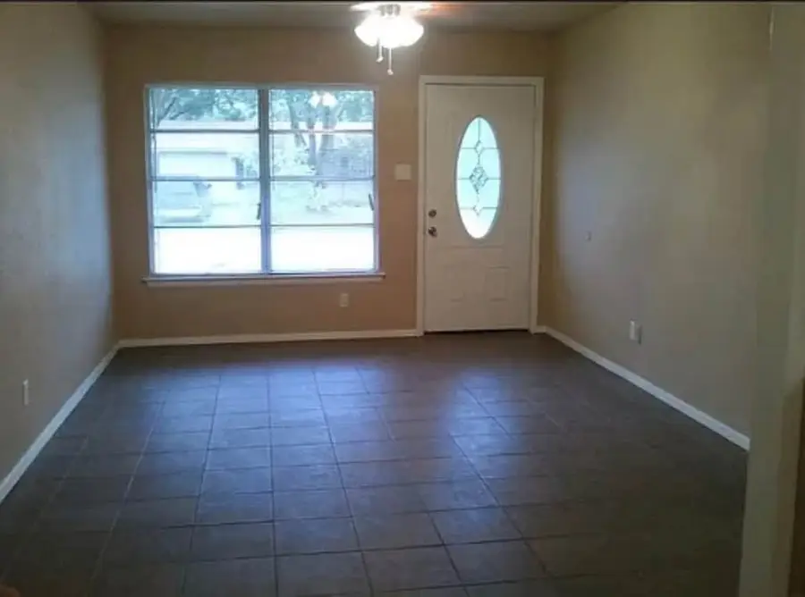 809 Milam Drive, Euless, TX 76039 - Image #3