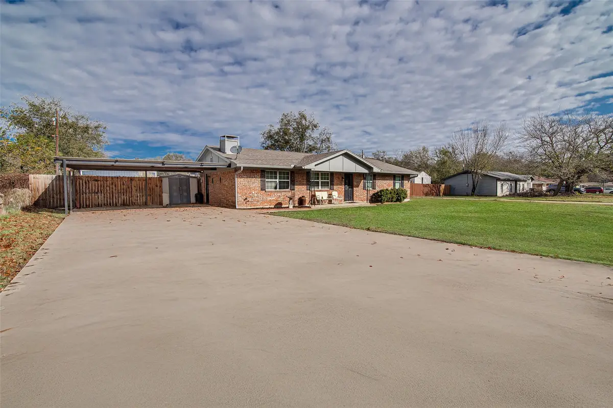 6207 Creek Crossing Road, Alvarado, TX 76009 - Image #1