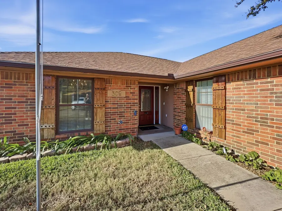 302 Apollo Road, Garland, TX 75040 - Image #2