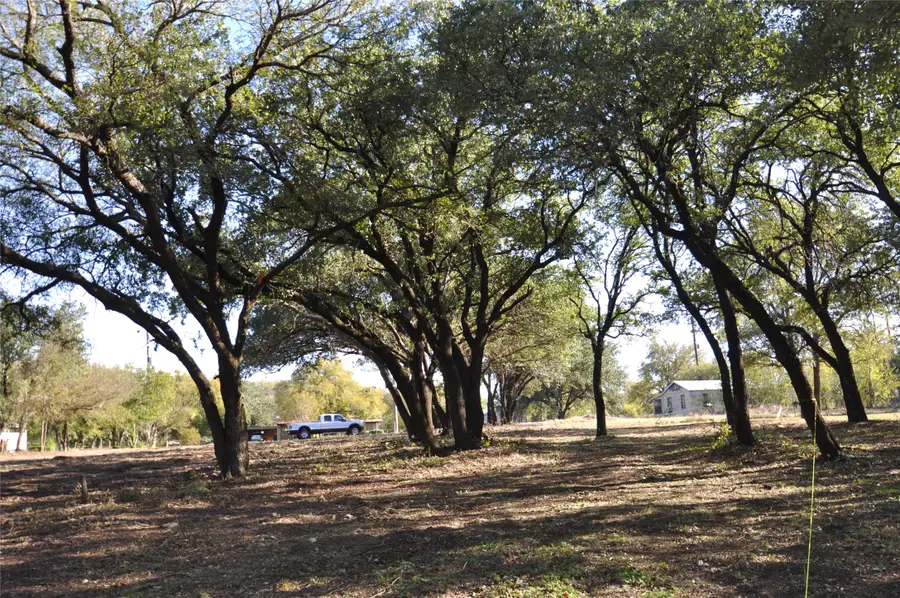 712 E Moore Street, Granbury, TX 76048 - Image #3