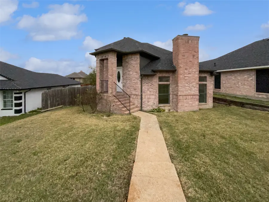 1726 Hillcrest Court, Balch Springs, TX 75180 - Image #3