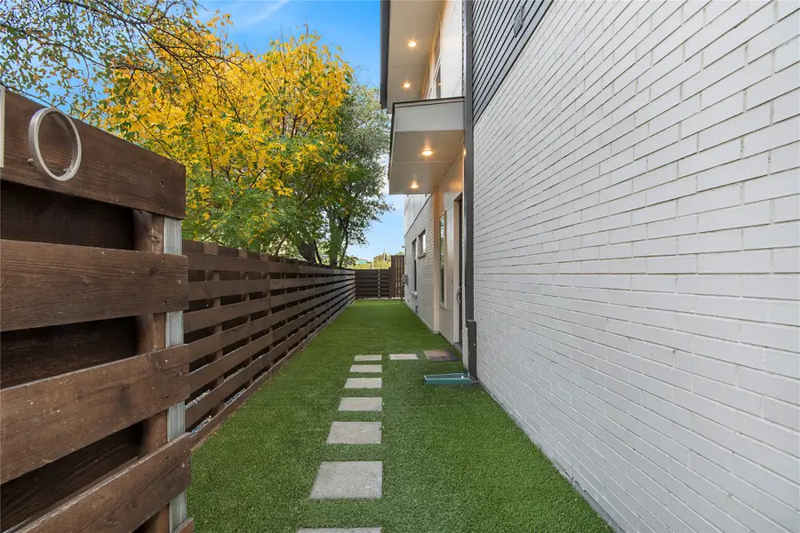 2210 Lola Court, Dallas, TX 75206 - Image #2