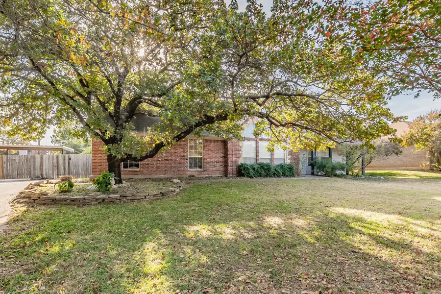 928 Herby Del Trail, Azle, TX 76020 - Image #2