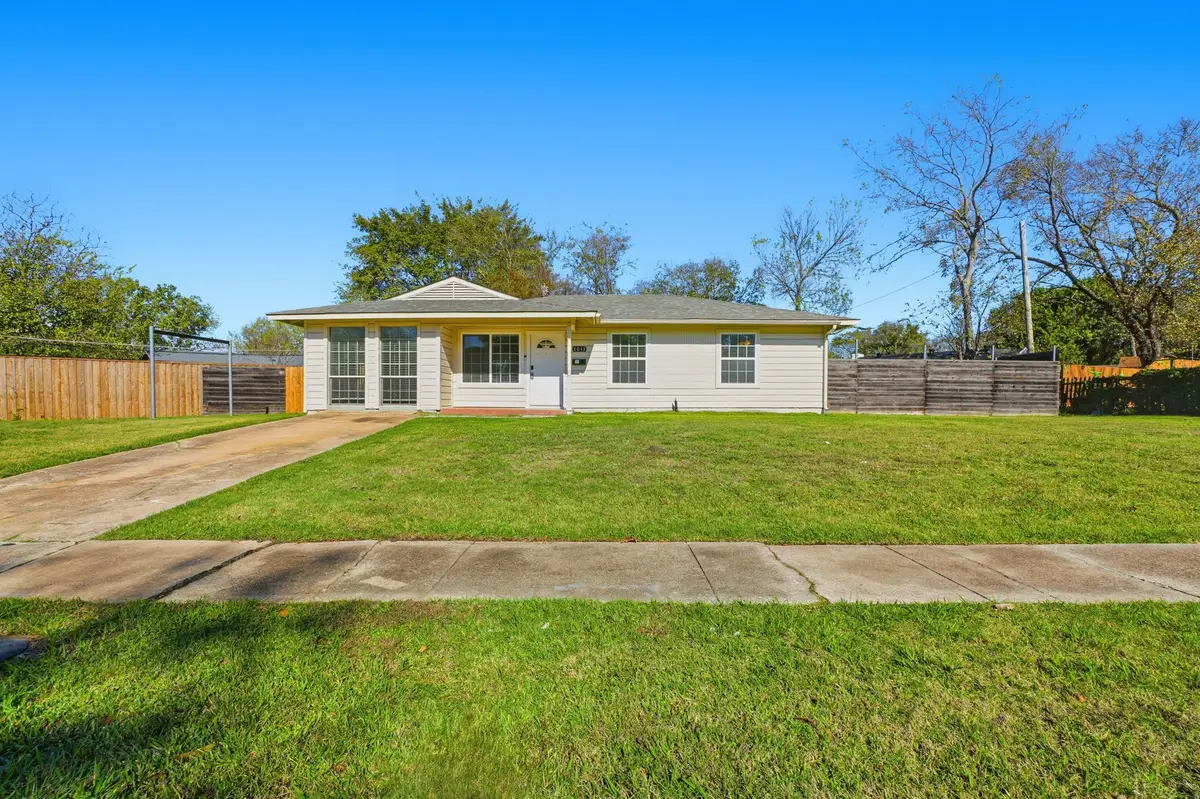 1013 Casa Drive, Mesquite, TX 75149 - Image #1