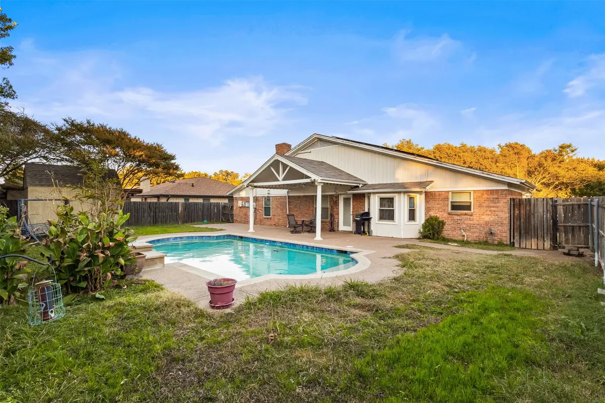 5501 Wood View Street, North Richland Hills, TX 76180 - Image #1