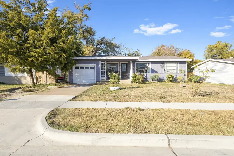 1202 Huddleston Drive, Grand Prairie, TX 75050 - Image #3