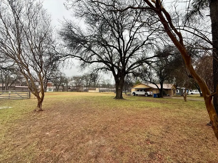 137 Gordon Drive, Azle, TX 76020 - Image #3