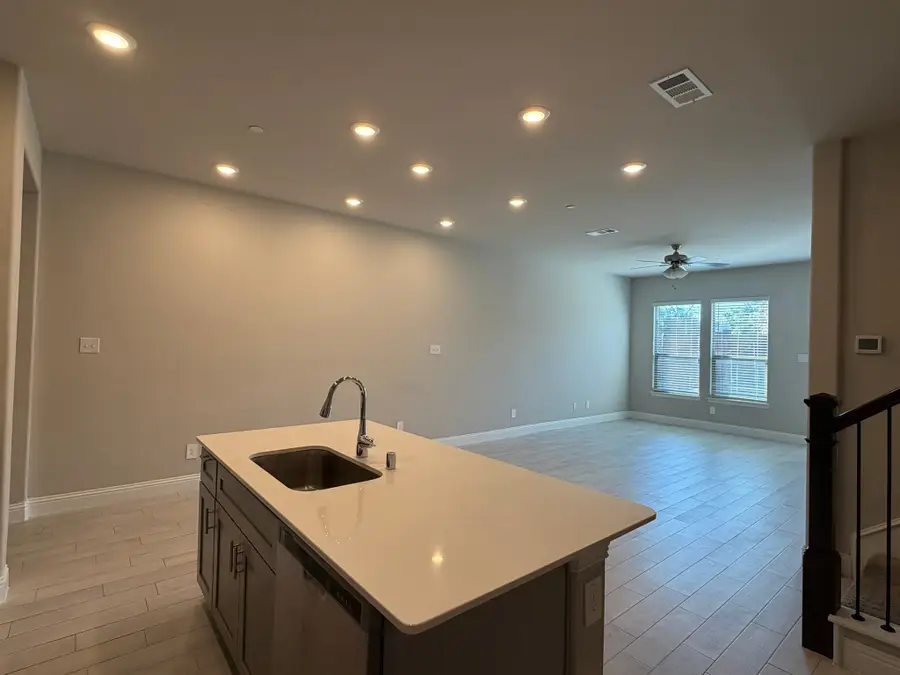 624 Hutchinson Lane, Lewisville, TX 75077 - Image #2