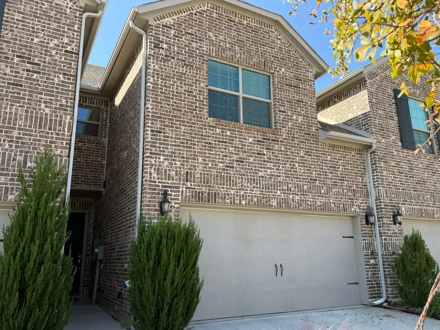 624 Hutchinson Lane, Lewisville, TX 75077 - Image #3