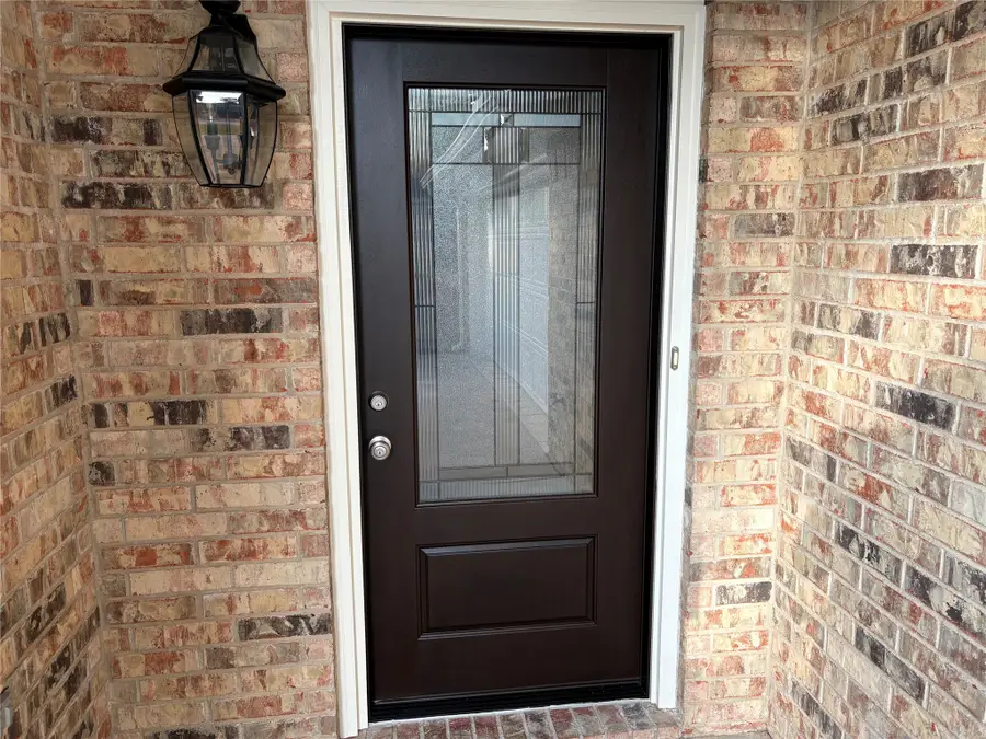 6214 Summergrove Drive, Arlington, TX 76001 - Image #2