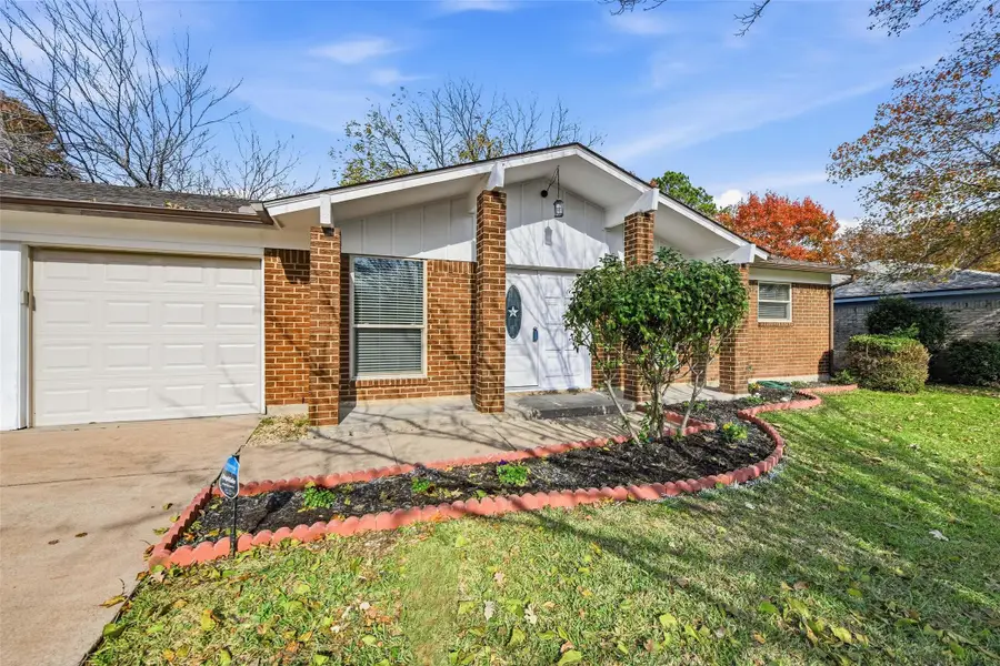 7825 Emerald Hills Way, North Richland Hills, TX 76180 - Image #2