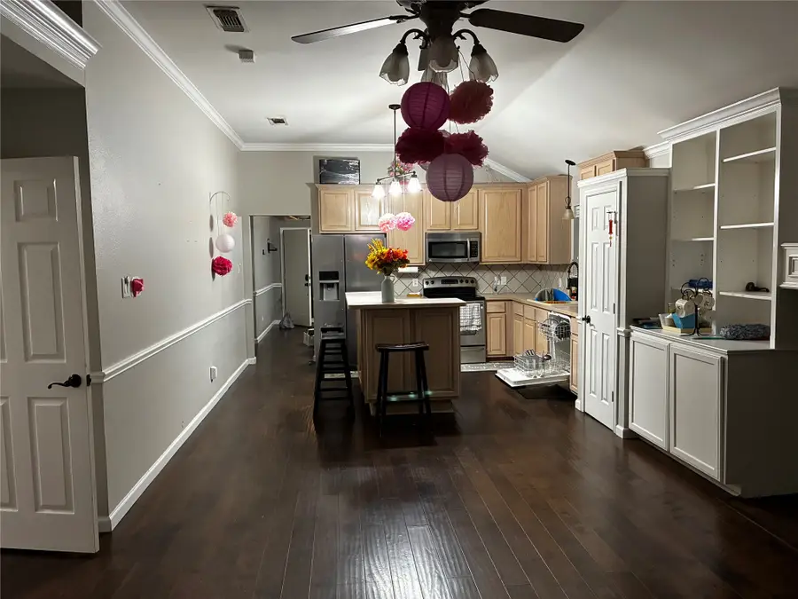 520 Kelley Court, Fort Worth, TX 76120 - Image #3