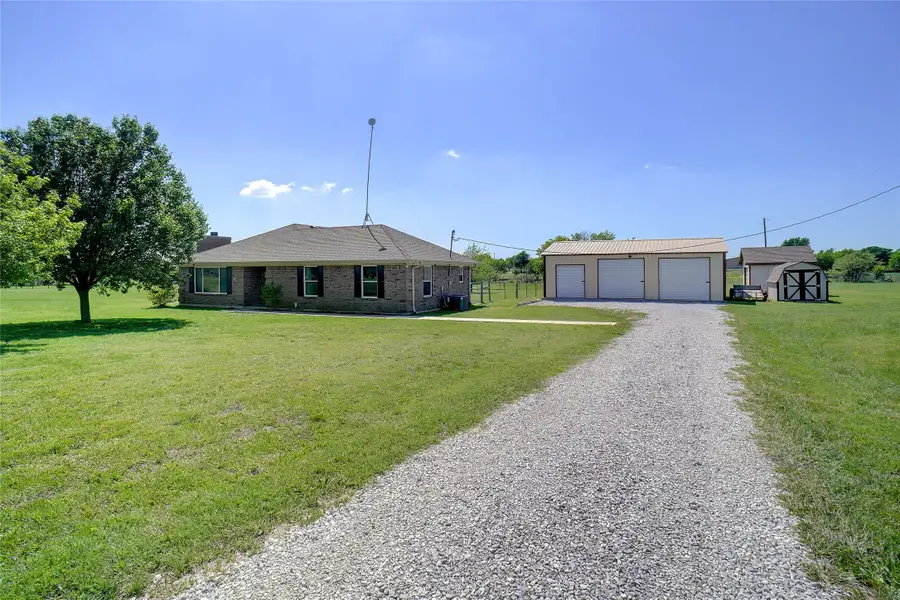 130 Longbranch Drive, Decatur, TX 76234 - Image #2