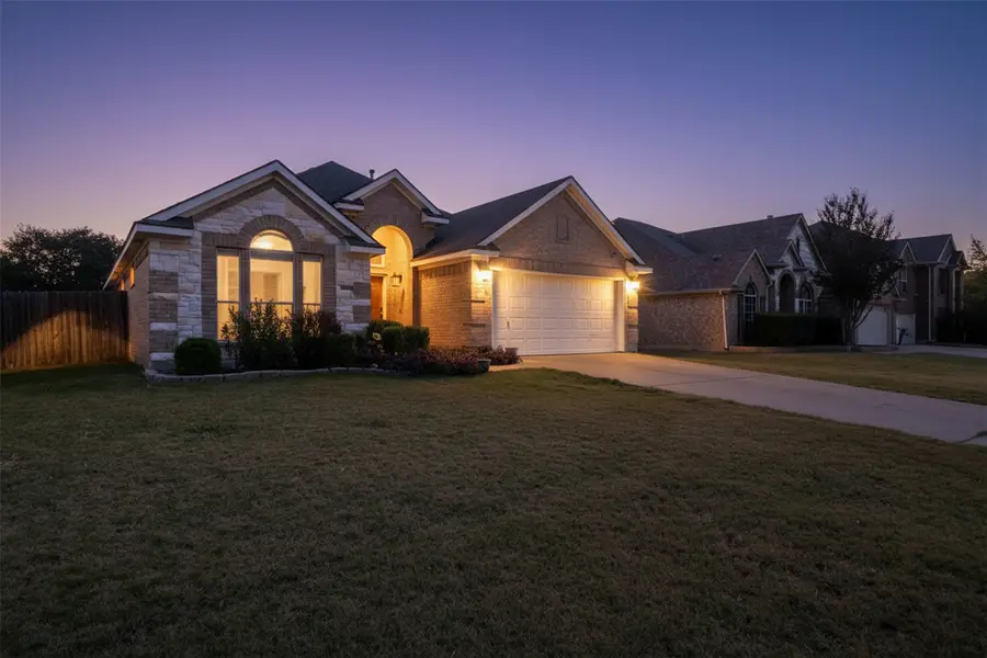 704 Dickerson Lane, Mansfield, TX 76063 - Image #2