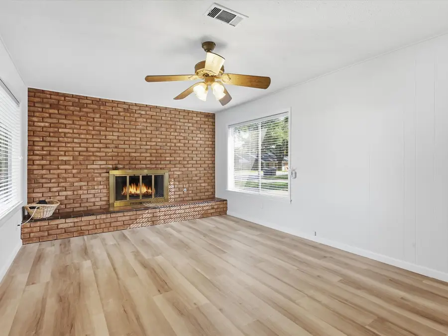 708 Candlewood Road, Fort Worth, TX 76103 - Image #2