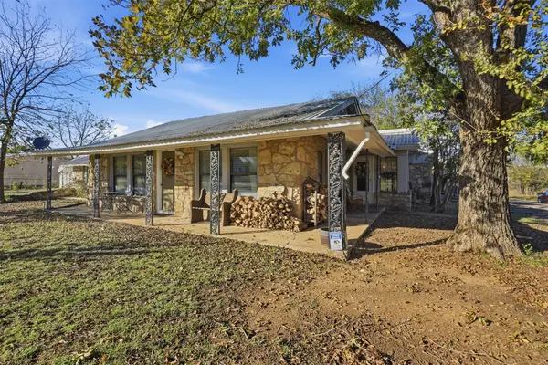 336 S 8th Avenue, Palo Pinto, TX 76484