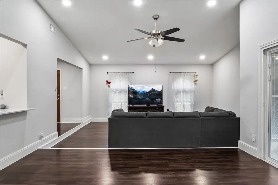 7306 Blackwillow Lane, Dallas, TX 75249 - Image #3