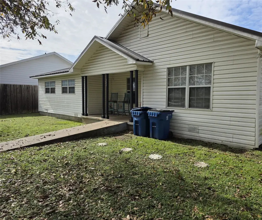 305 N Neches Street, Whitney, TX 76692 - Image #2