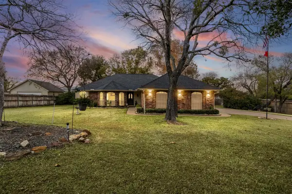 112 Saddle Hills Road, Burleson, TX 76028