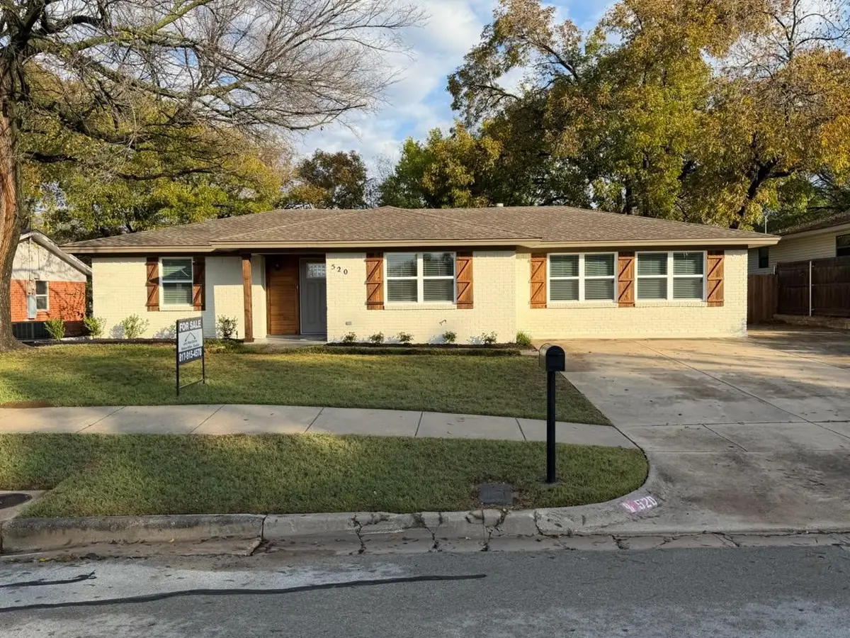 520 W Redbud Drive, Hurst, TX 76053 - Image #1