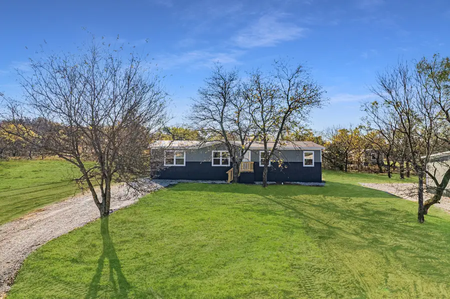 285 Cumberland Trail, Runaway Bay, TX 76426 - Image #2