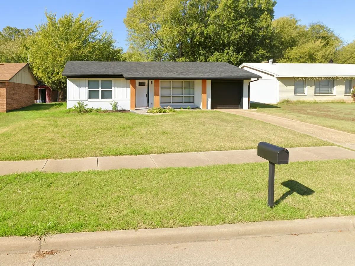 1722 Proctor Drive, Grand Prairie, TX 75051 - Image #1