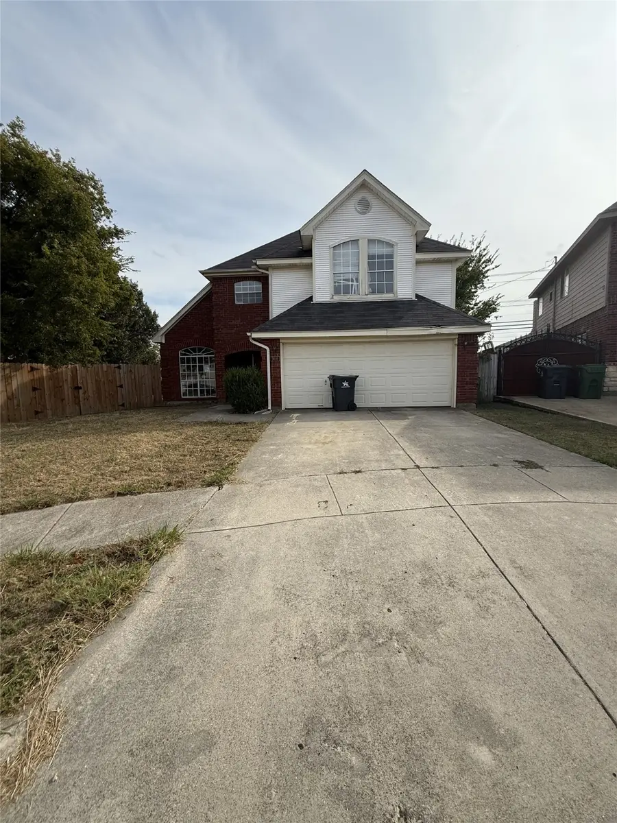 900 Blossomwood Court, Arlington, TX 76017 - Image #2