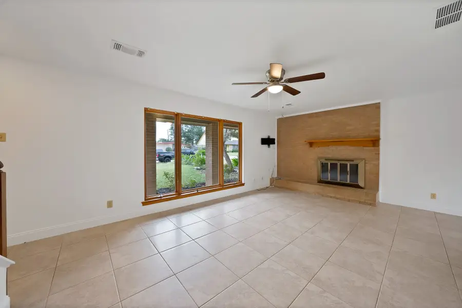 1305 Atlanta Drive, Irving, TX 75062 - Image #3