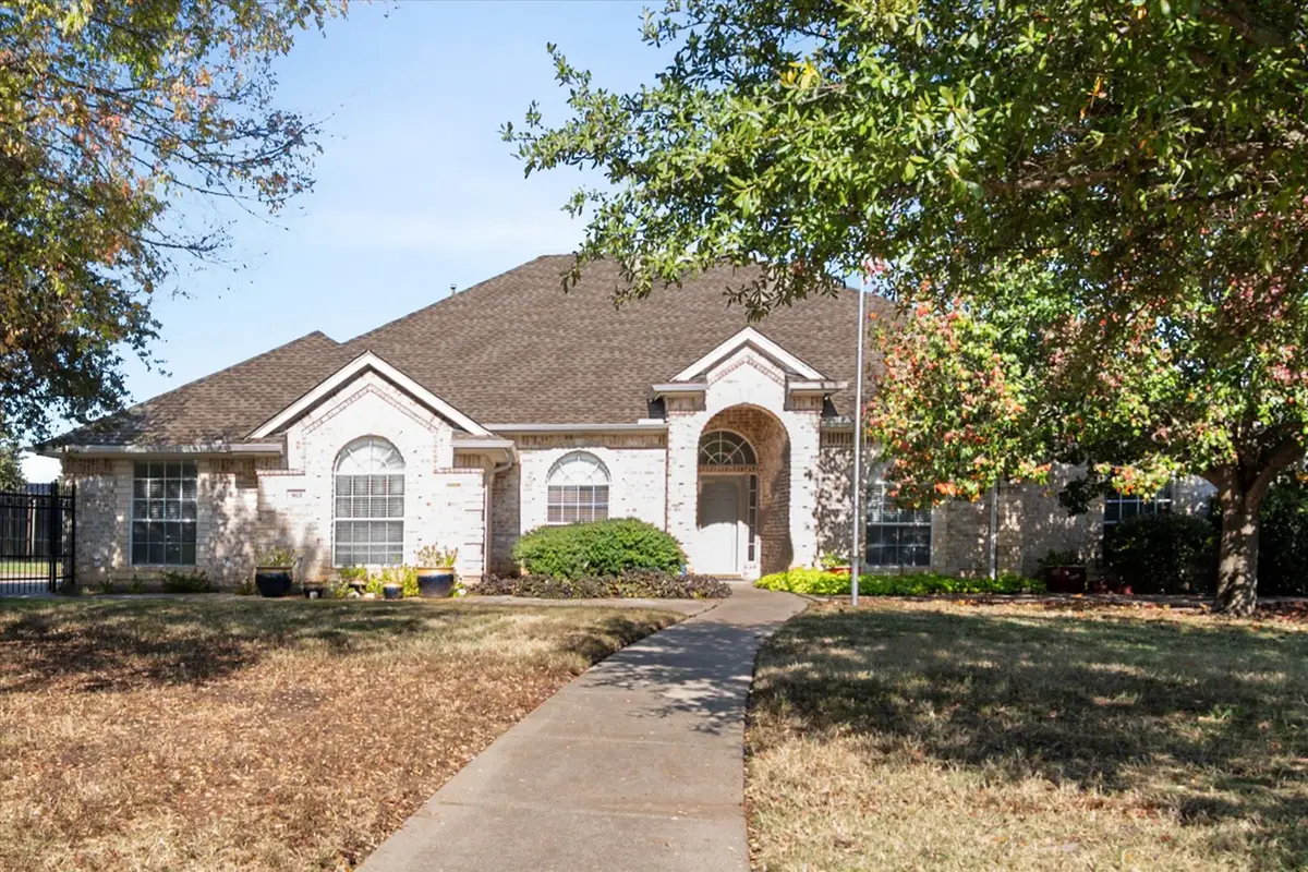 913 Shady Vale Drive, Kennedale, TX 76060 - Image #1