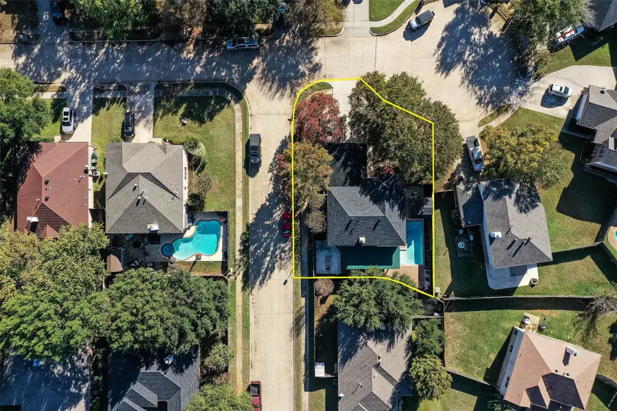 321 Georgian Oak Court, Lake Dallas, TX 75065 - Image #2