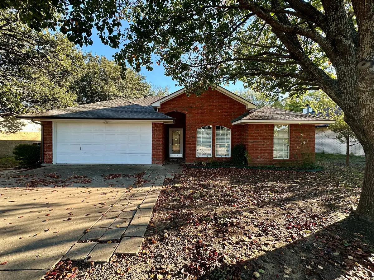 205 N Meadowview Drive, Waxahachie, TX 75165 - Image #1