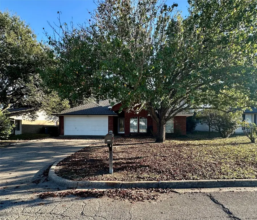 205 N Meadowview Drive, Waxahachie, TX 75165 - Image #3