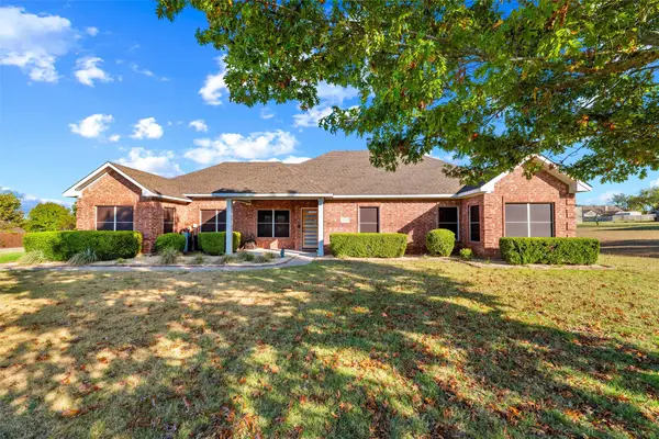1305 E Highland Road, Waxahachie, TX 75167