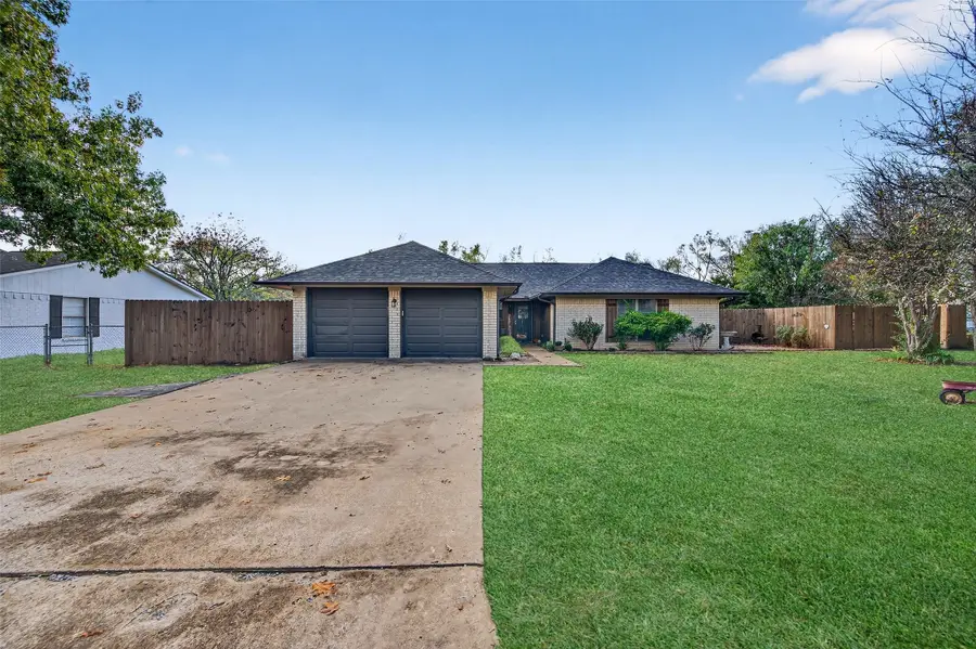 419 W Center Street, Whitewright, TX 75491 - Image #2