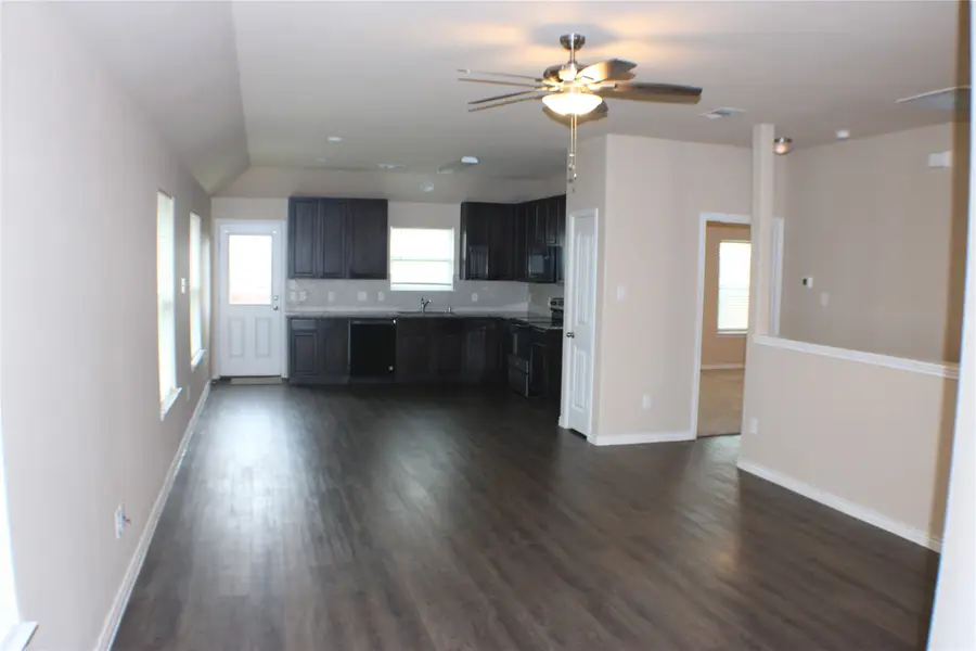 1508 Blue Jay Drive, Ennis, TX 75119 - Image #3