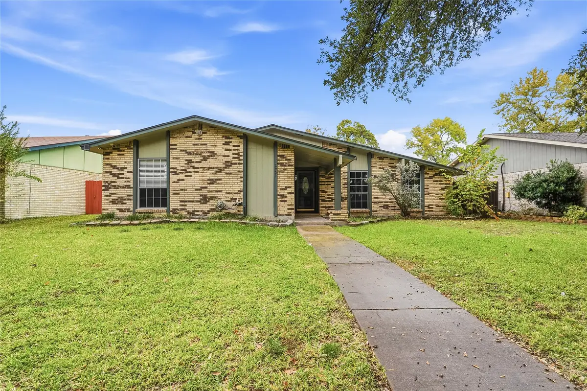 2901 Branch Oaks Drive, Garland, TX 75043 - Image #1