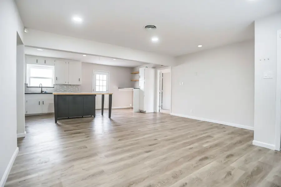 913 Zelda Drive, Hurst, TX 76053 - Image #3