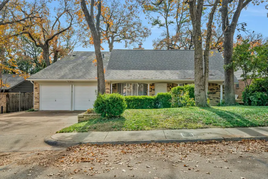 2716 Plover Lane, Irving, TX 75060 - #2